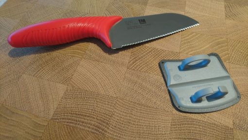 Špeciálny kuchynský nôž pre deti KAI Tim Mälzer Junior﻿ TMJ-1000